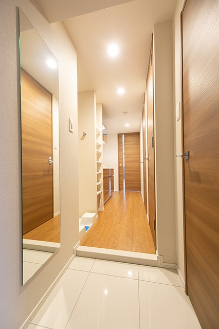 ※写真は同タイプ住戸です。(玄関)