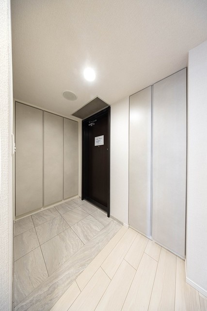 ※写真は同タイプ住戸です。(玄関)