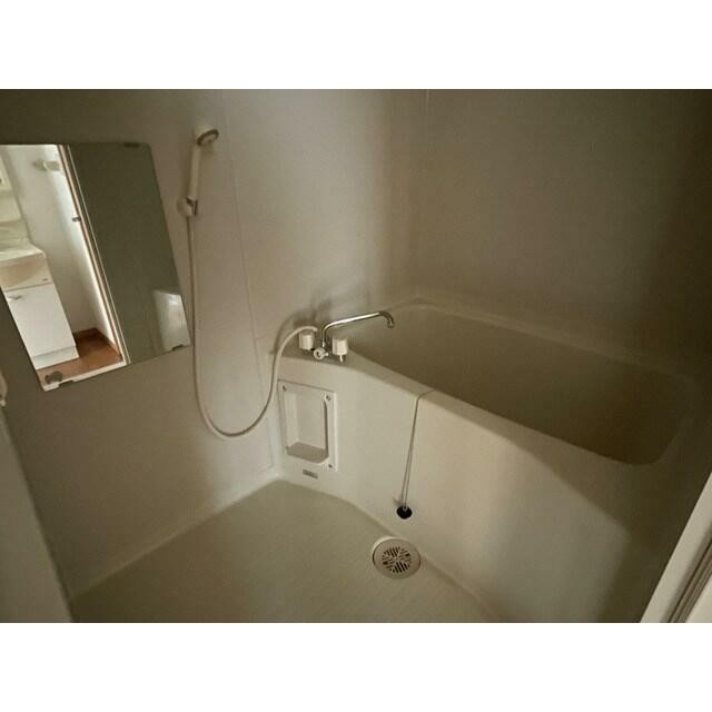 ※写真は、同タイプ103号室のものです。(風呂)
