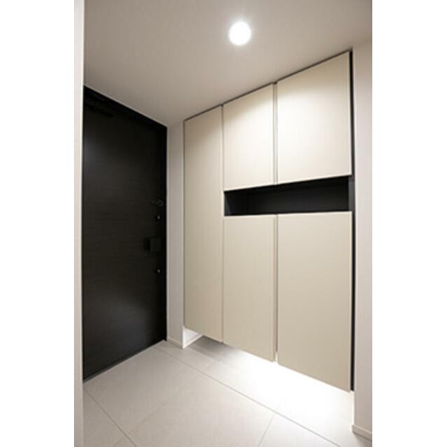 ※写真は同タイプ住戸です。(玄関)