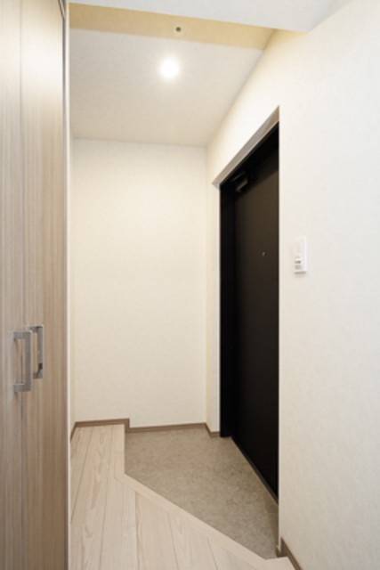※写真は同タイプ住戸です。(玄関)