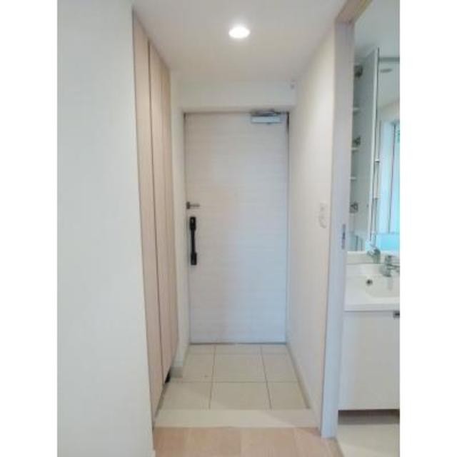 ※写真は同タイプ住戸です。(玄関)