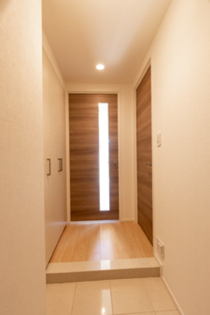 ※写真は同タイプ住戸です。(玄関)