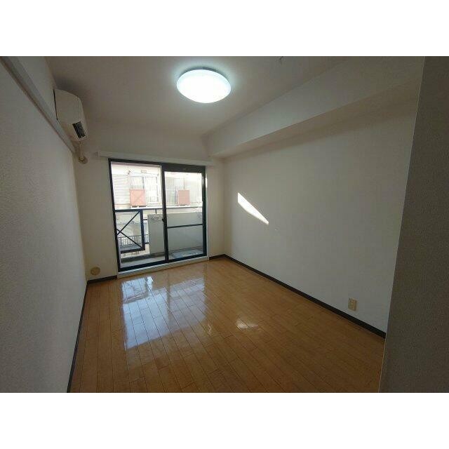 現地照明ない可能性がございます。(居間)