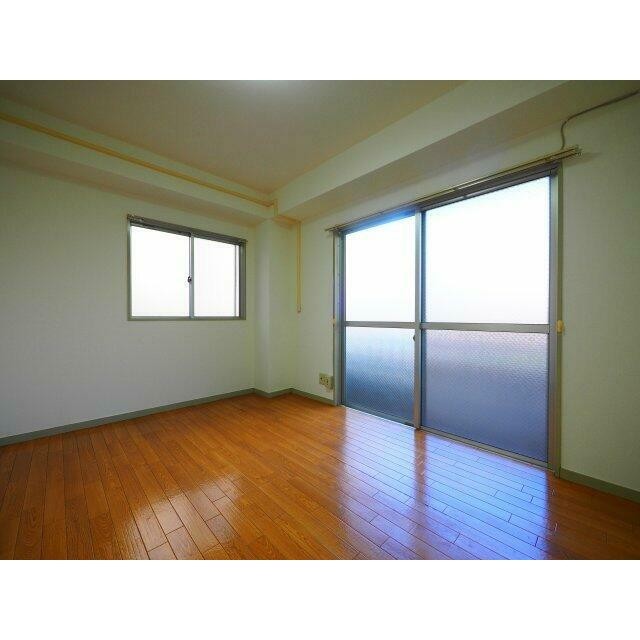 角部屋・2面採光の居室(居間)