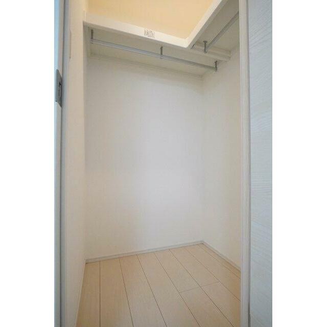 ウォークインクローゼット(内装)