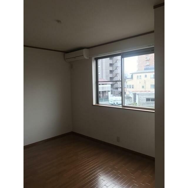 洋室（6.3畳）(居間)