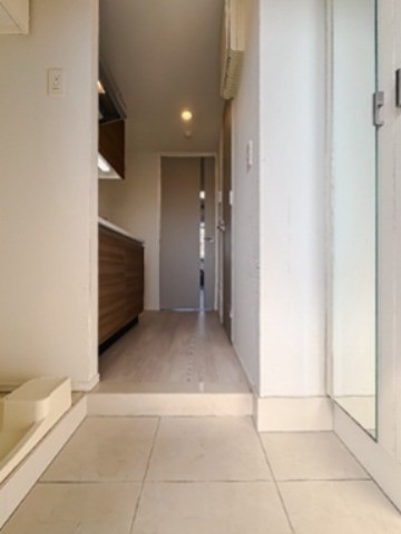 ※同仕様写真含む(玄関)