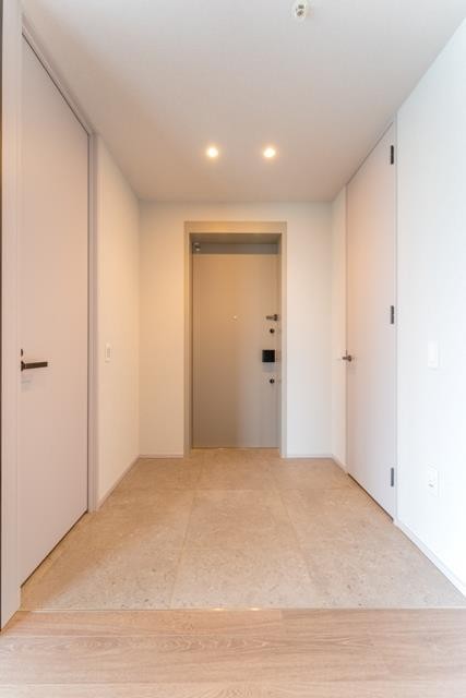 ※写真は同タイプ住戸です。(玄関)