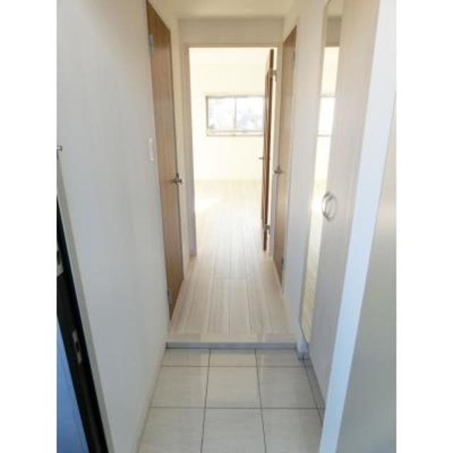 ※写真は同タイプ住戸です。(玄関)