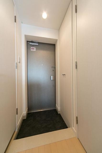 ※写真は同タイプ住戸です。(玄関)