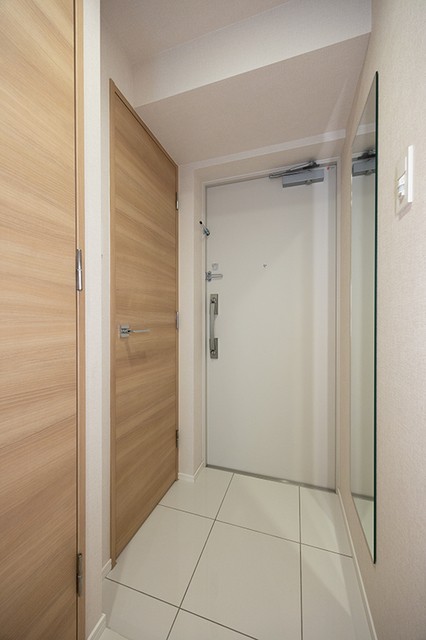 ※写真は同タイプ住戸です。(玄関)