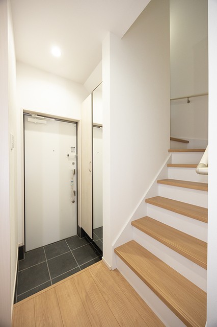 ※写真は同タイプ住戸です。(玄関)