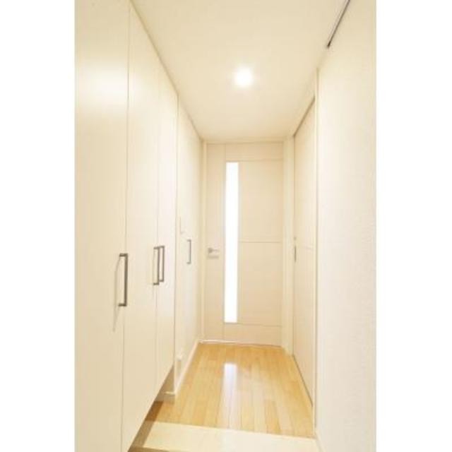 ※写真は同タイプ住戸です。(玄関)