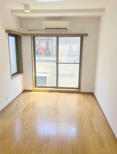 ※同仕様写真を含む(居間)