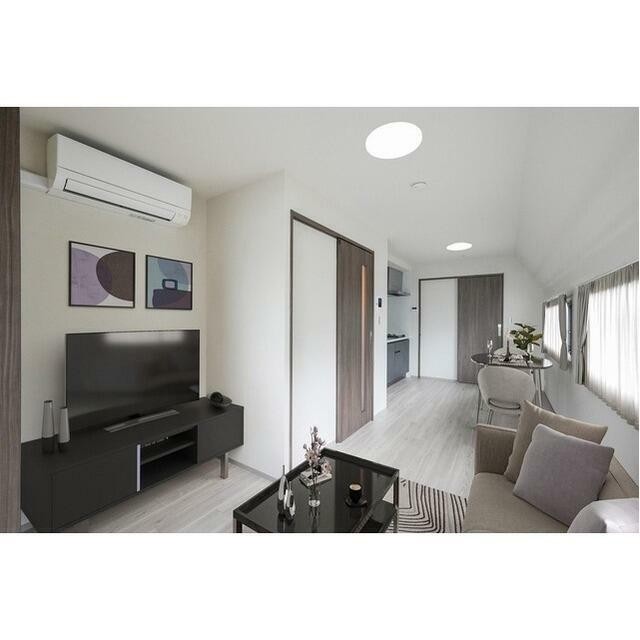 家具・調度品等はCG 加工です。実際の賃貸住居 には含まれません(居間)