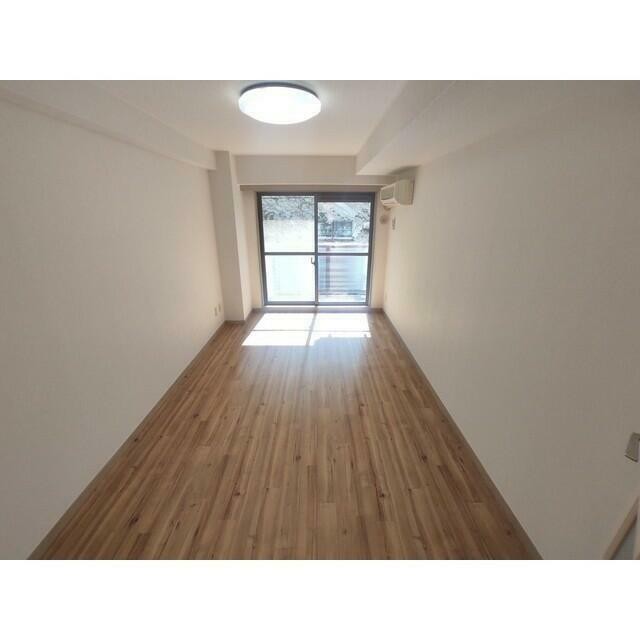 洋室 反転タイプ 別号室写真利用(居間)