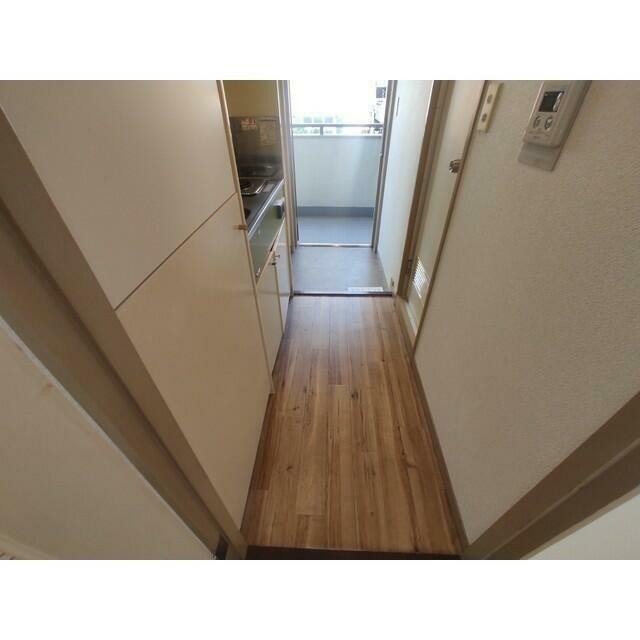 反転タイプ 別号室写真利用(玄関)