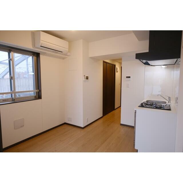 同物件他号室のため、室内フローリング等配色が異なります。