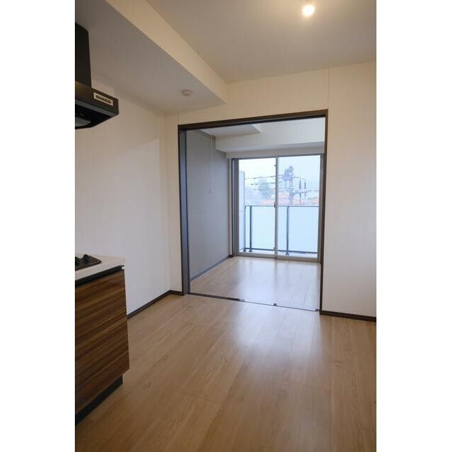 同物件他号室のため、室内フローリング等配色が異なります。