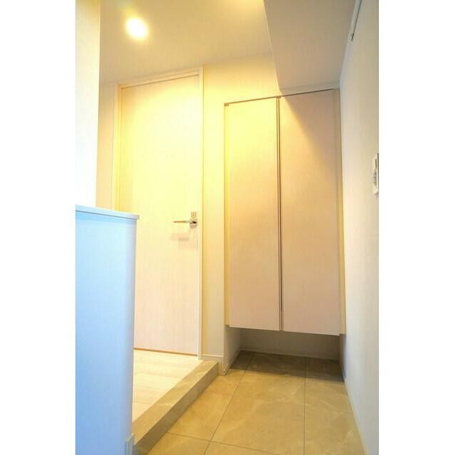 ※写真は同タイプ住戸です。(玄関)