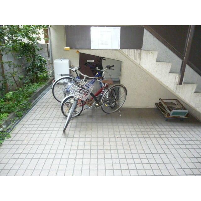 駐輪スペース：2015年3月撮影(その他建物画像)