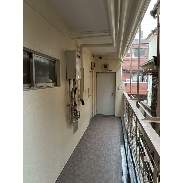 外壁修繕をしました。新築にちかいの廊下です。(その他建物画像)