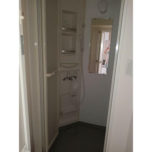 綺麗なシャワールーム(風呂)