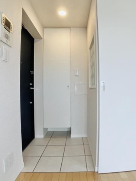 ※同仕様写真含む(玄関)