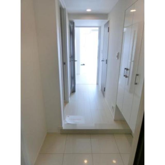 ※写真は同タイプ住戸です。(玄関)