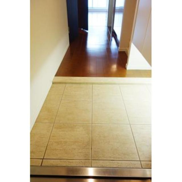 ※写真は同タイプ住戸です。(玄関)