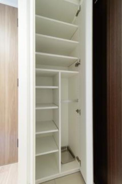 ※写真は同タイプ住戸です。(玄関)