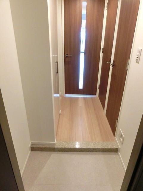 ※写真は同タイプ住戸です。(玄関)