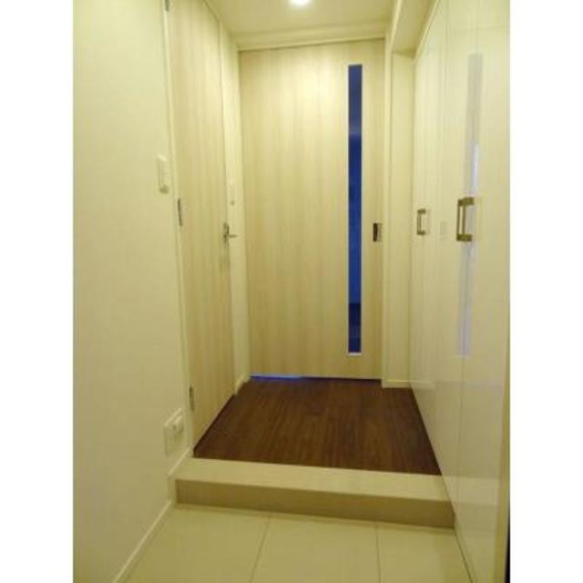 ※写真は同タイプ住戸です。(玄関)