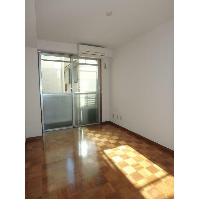 洋室5．3帖(居間)