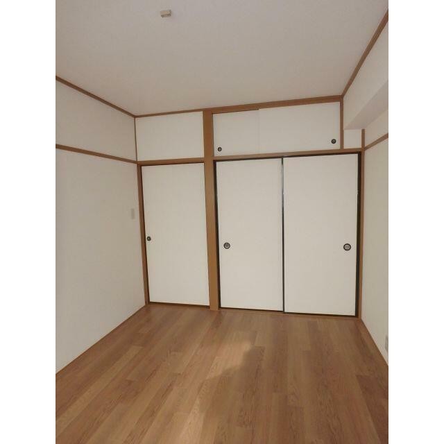 洋室6帖・収納スペース有り