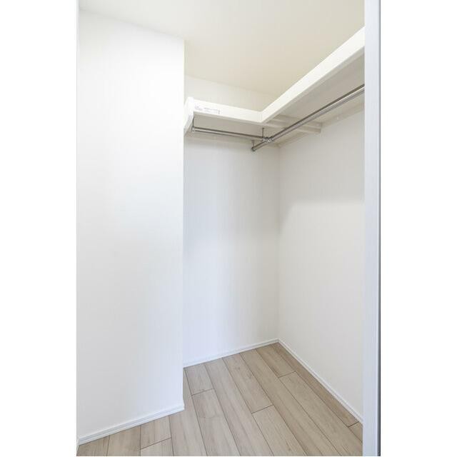 ウォークインクローゼット(内装)