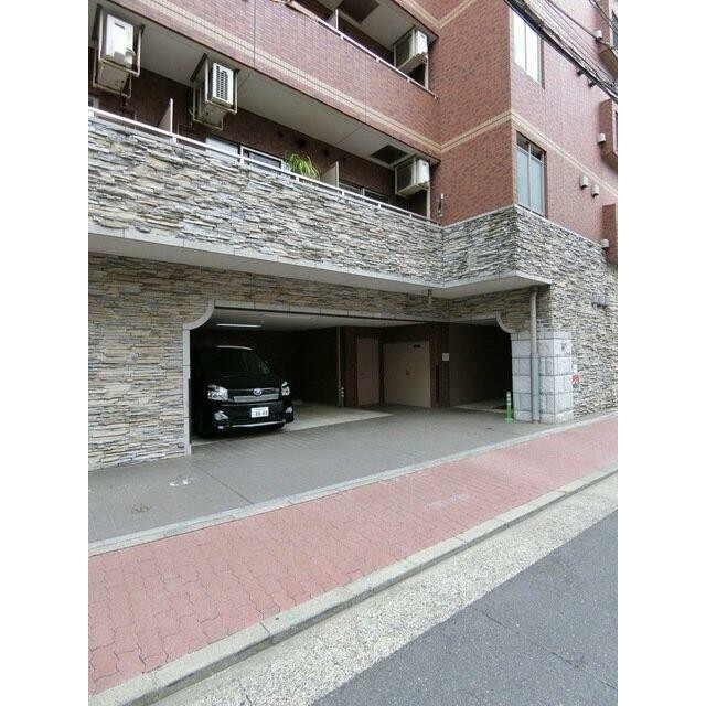 敷地内駐車場！(その他建物画像)