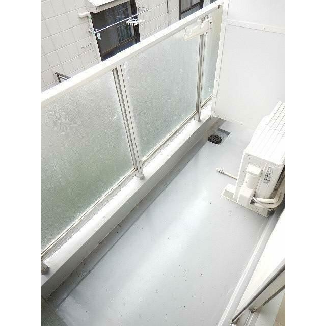 バルコニーからの眺めを楽しみながら食事をしませんか