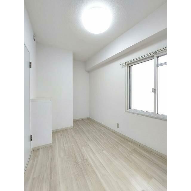 使い勝手のいい洋室です