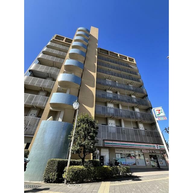 タイル貼りの外観♪1階コンビニでとっても便利♪(外観)