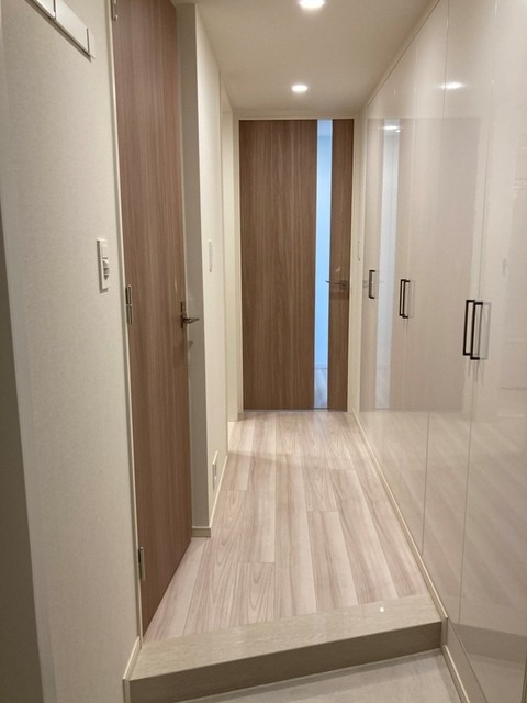 ※写真は同タイプ住戸です。(玄関)