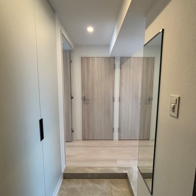 ※写真は同タイプ住戸です。(玄関)