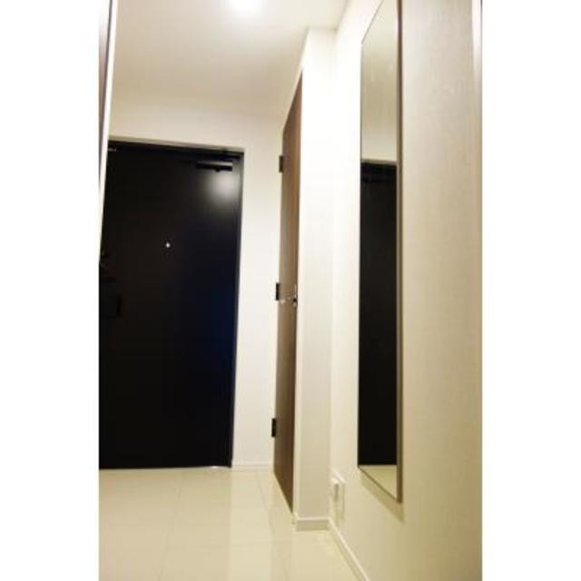 ※写真は同タイプ住戸です。(玄関)