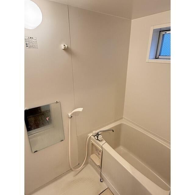 窓付きで換気もできます♪(風呂)