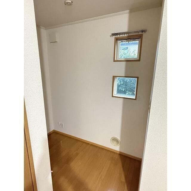 テラス横にリモートワークなどにぴったりのスペースあります♪