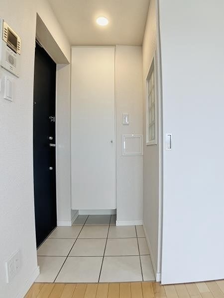 ※同仕様写真含む(玄関)