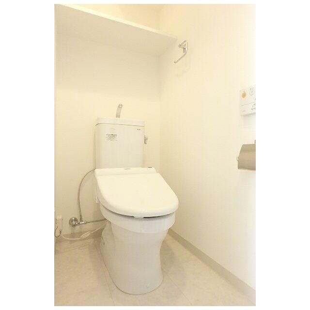 ゆったりとした空間のトイレです(内装)