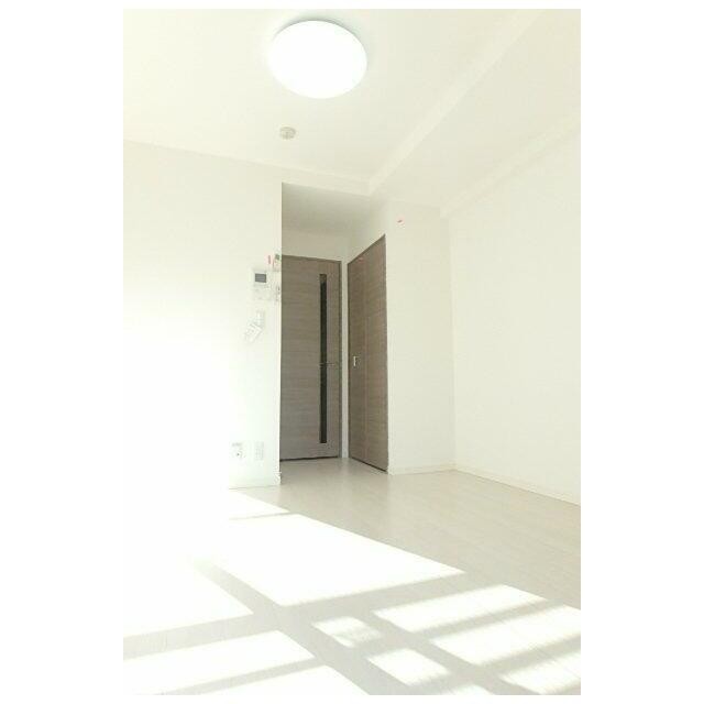 落ち着いた色調の洋室です