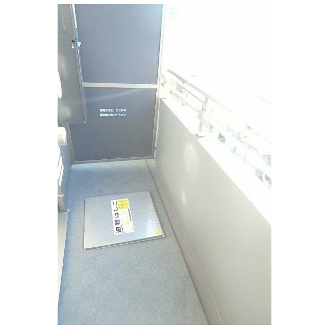 バルコニーからの眺めを楽しみながら食事をしませんか